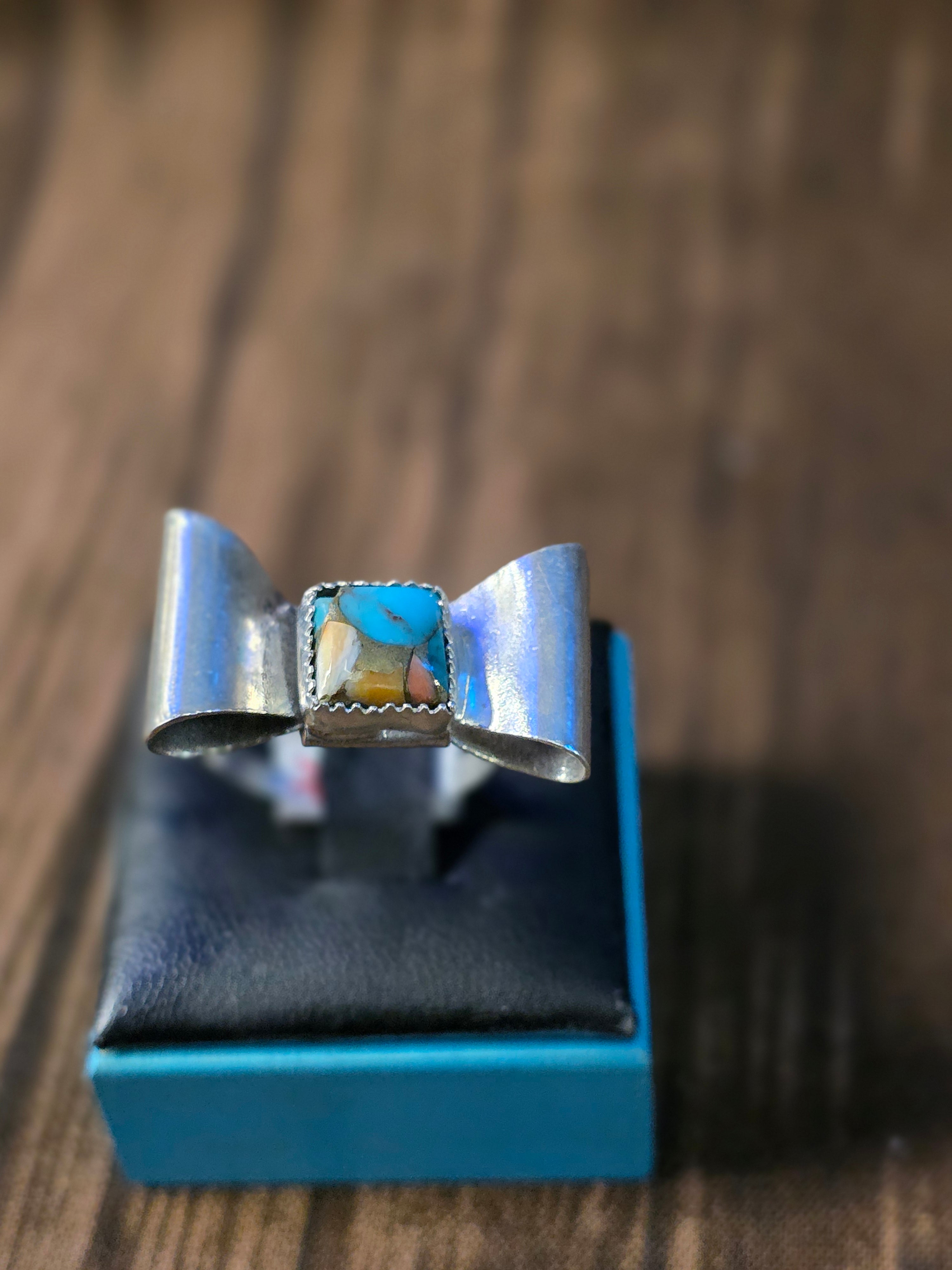 BOW TIE RING WITH TURQUOISE AND SPINNY OYSTER  SIZE 9