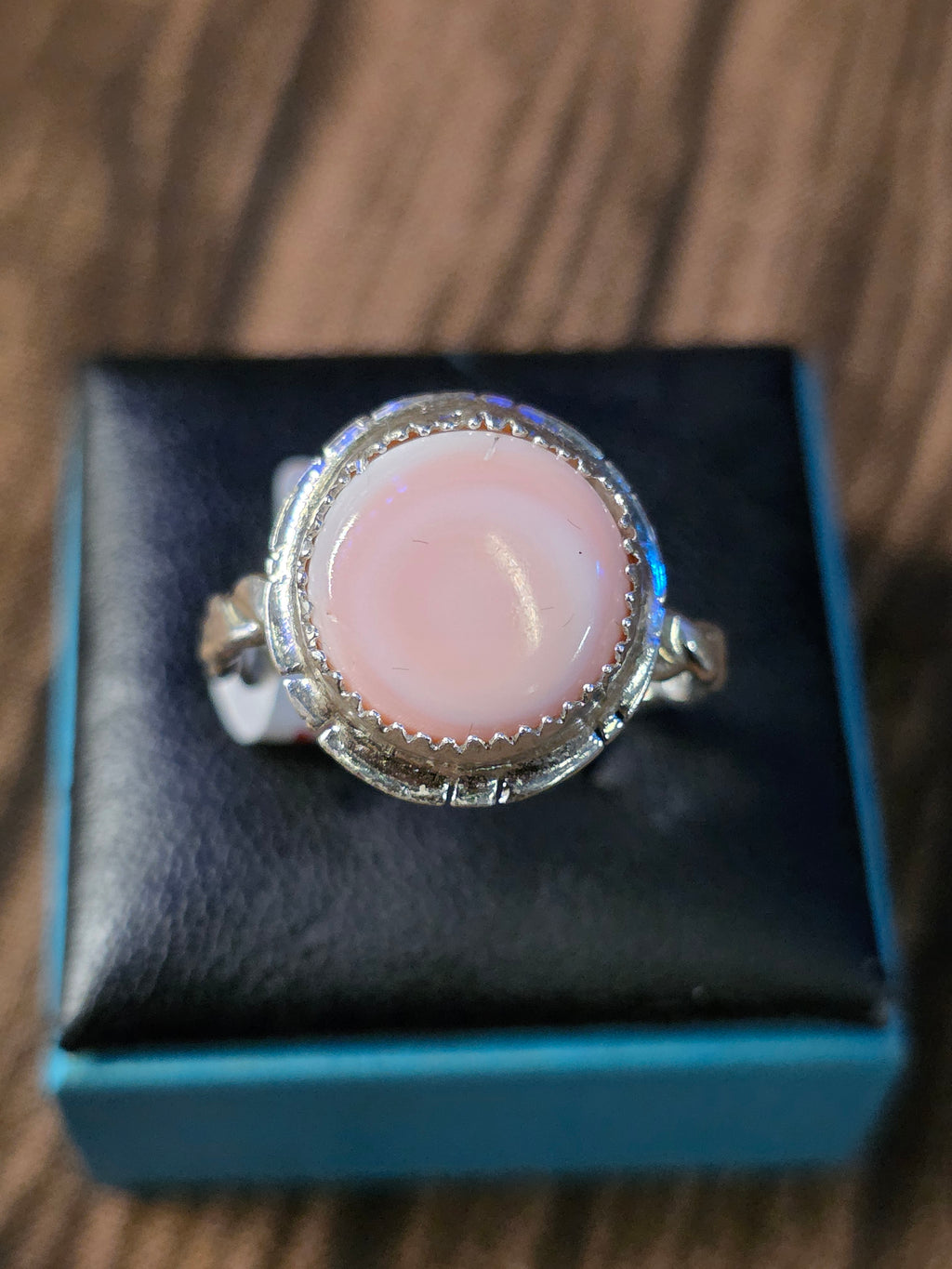 PINK CONCH SHELL WITH TWISTED BAND RING SIZE 7 1/2