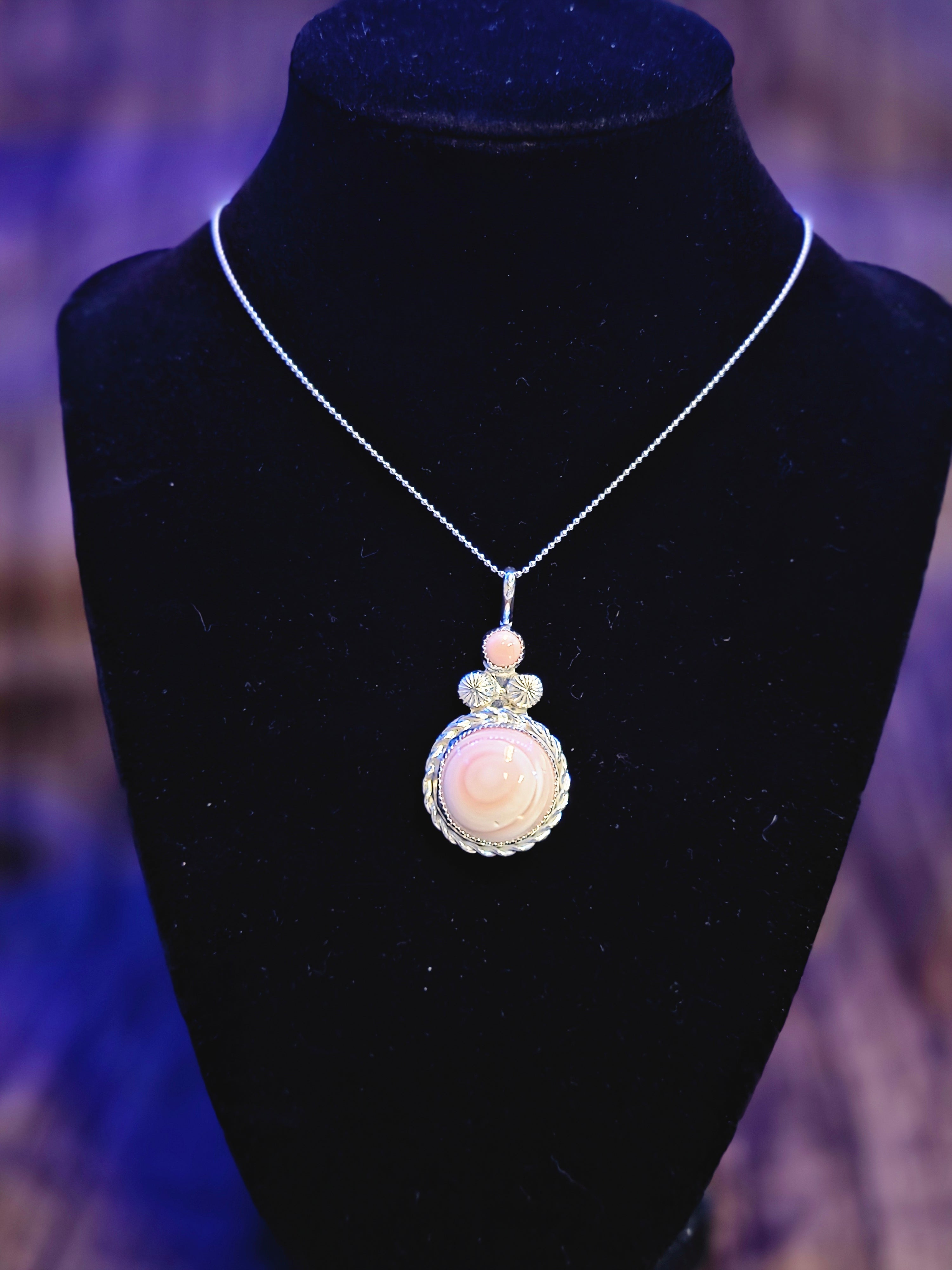 PINK CONCH SHELL NECKLACE