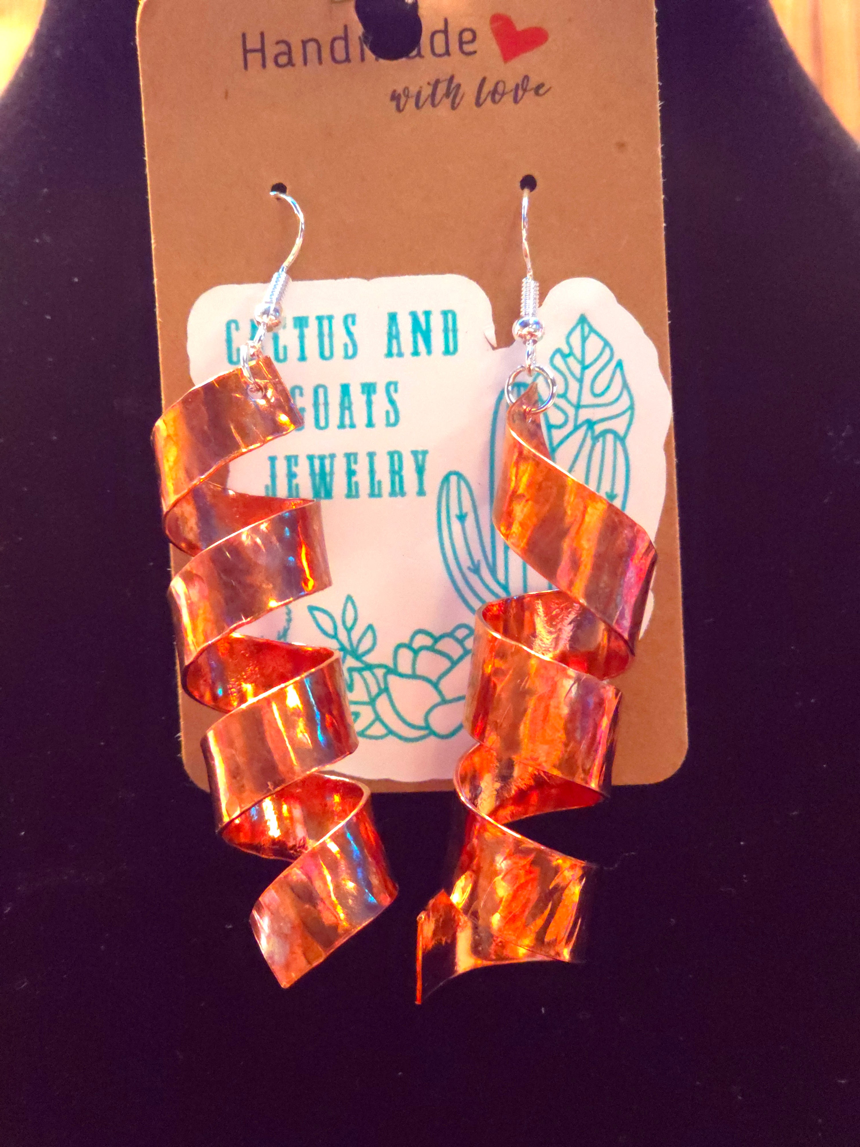 COPPER LG HAMMERED TWISTED EARING