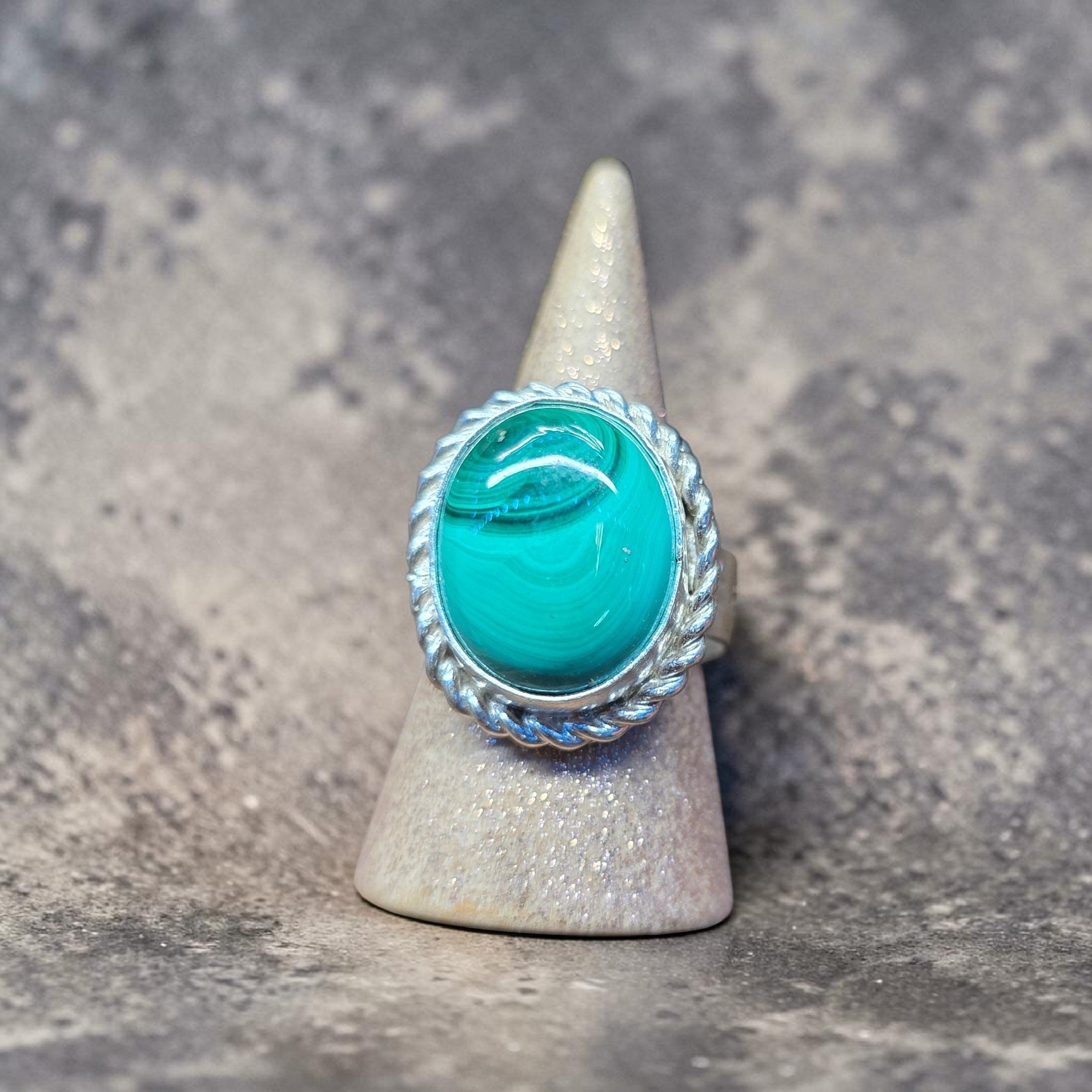 MALACHITE STONE SIZE 9
